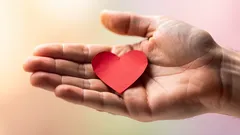 Wie man erkennt, dass sich jemand ganz sicher in dich verliebt – 3 subtile Anzeichen