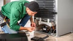 Der Kühlschrank nervt nicht mehr mit seinem Lärm – so behebst du das ohne Techniker